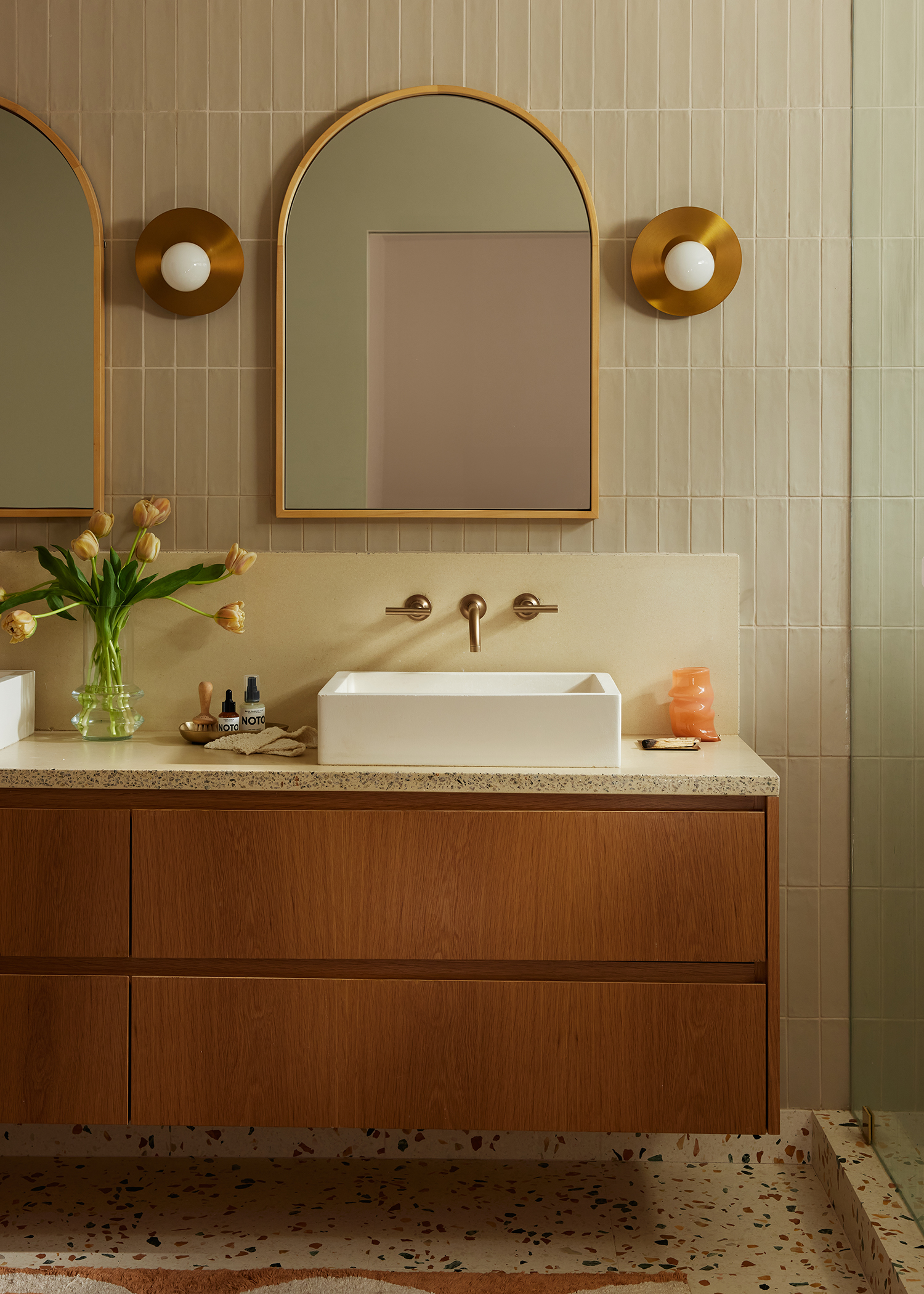 Master bathroom in Silver Lake House by Dacotah Studio