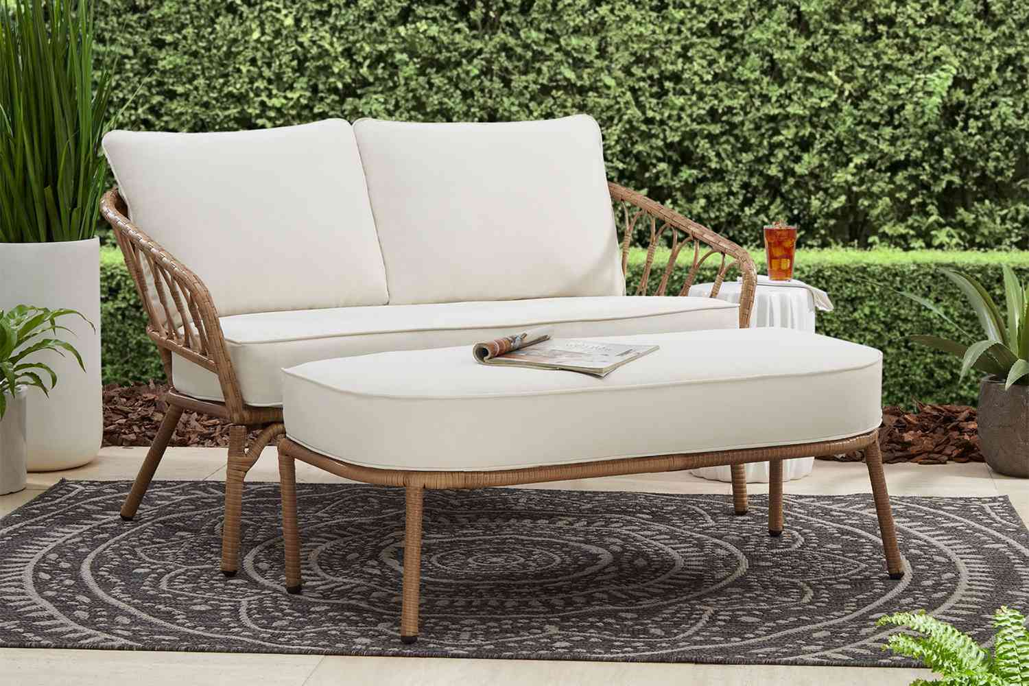 12 terrace furniture and decor finds from 5 US dollars at Walmart