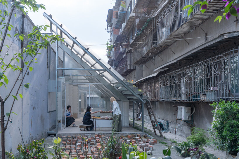 YIIIE transforms abandoned bike shed into a community recycling space in China