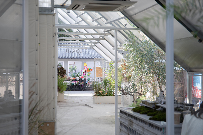 YIIIE transforms abandoned bike shed into a community recycling space in China