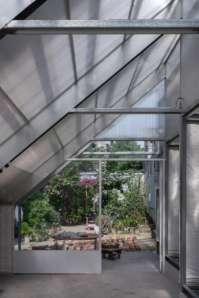 YIIIE transforms abandoned bike shed into a community recycling space in China