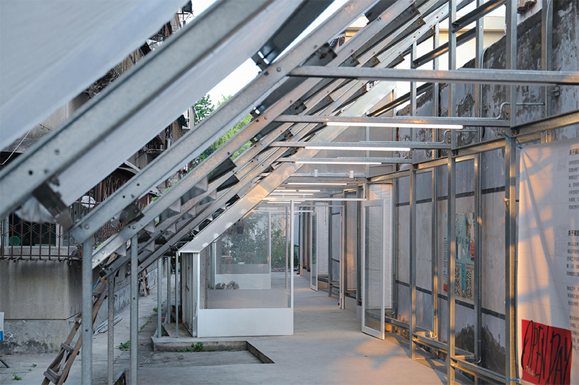 YIIIE transforms abandoned bike shed into a community recycling space in China