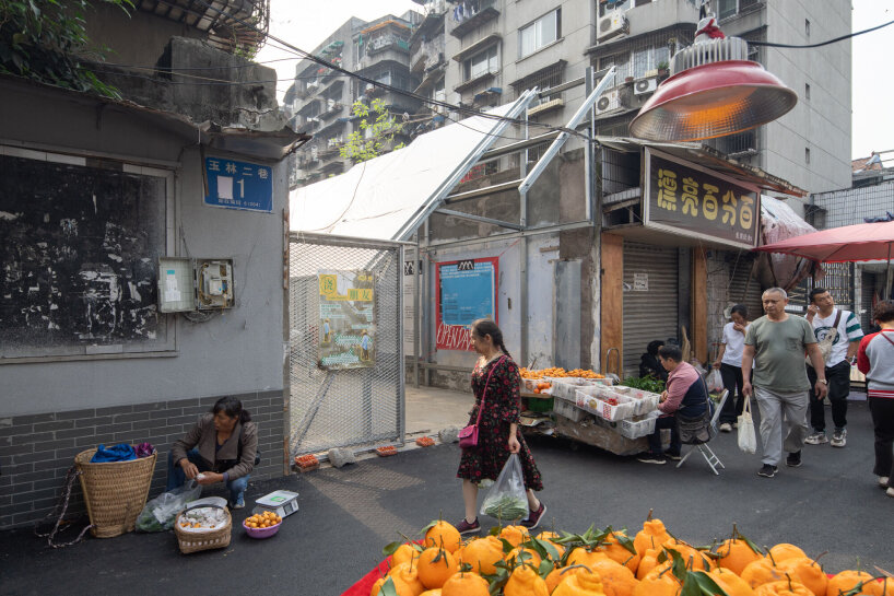 YIIIE transforms abandoned bike shed into a community recycling space in China