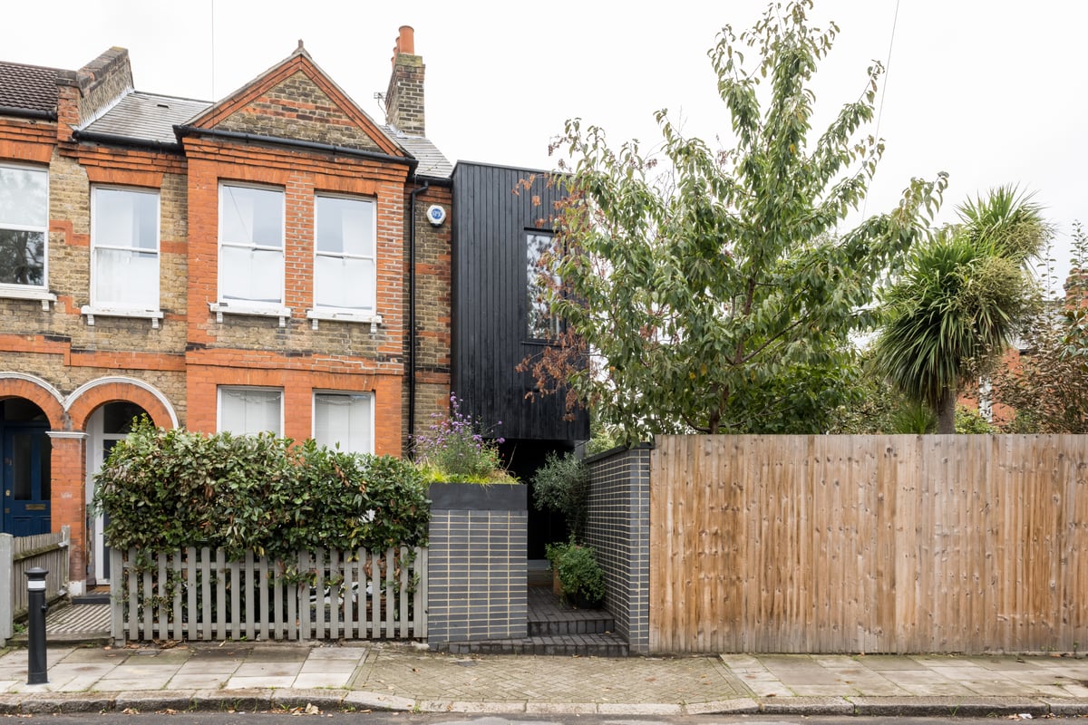 Deceptive narrow house with spacious modern house behind for sale for £850,000