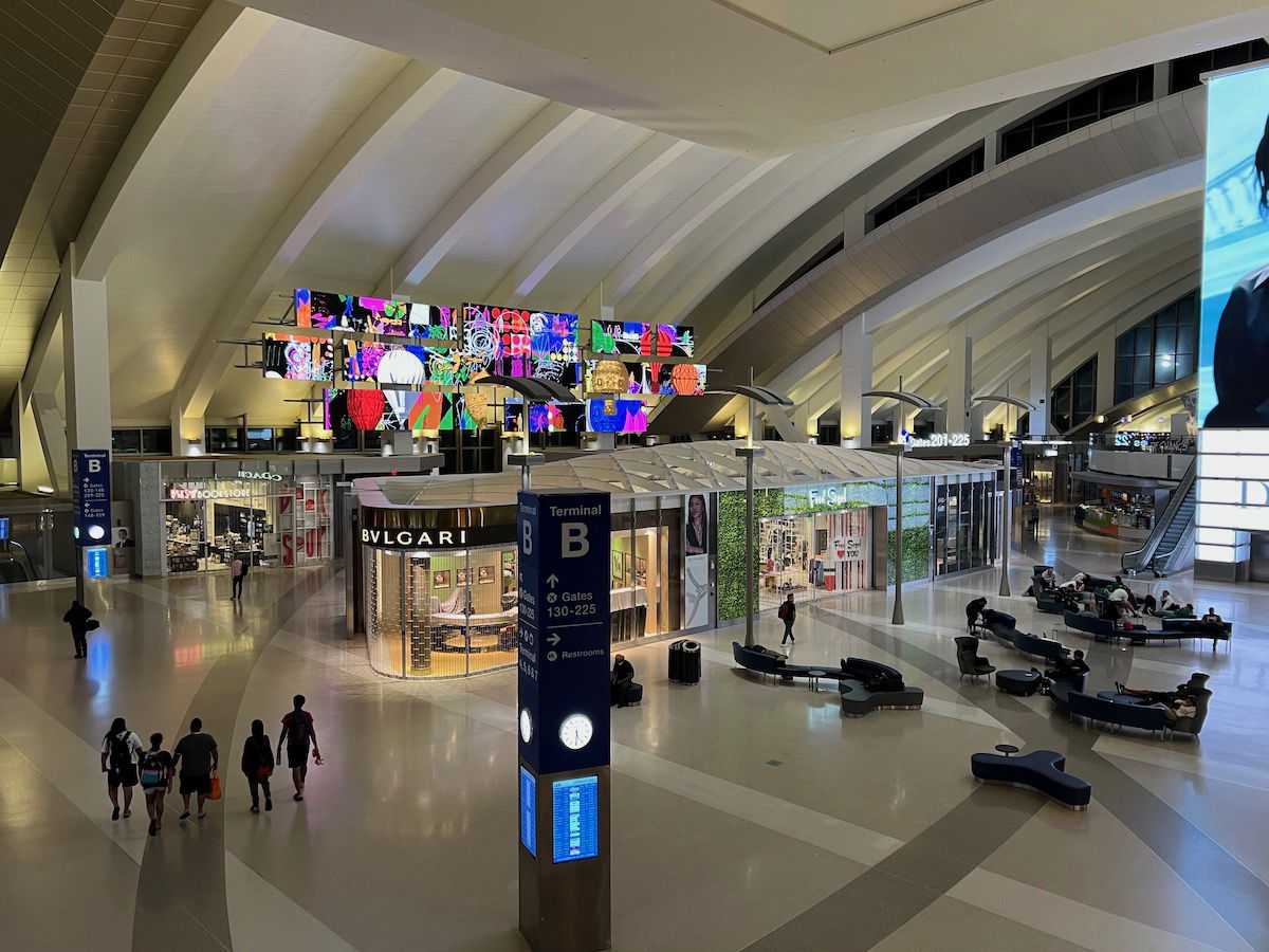 Fascinating: Hidden airport design tricks that give travelers guidance