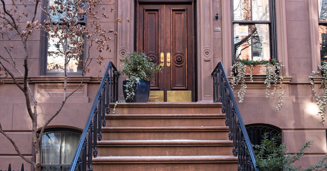 Owner of Carrie Bradshaw's 'Sex and the City' Apartment Gets Gate Approval