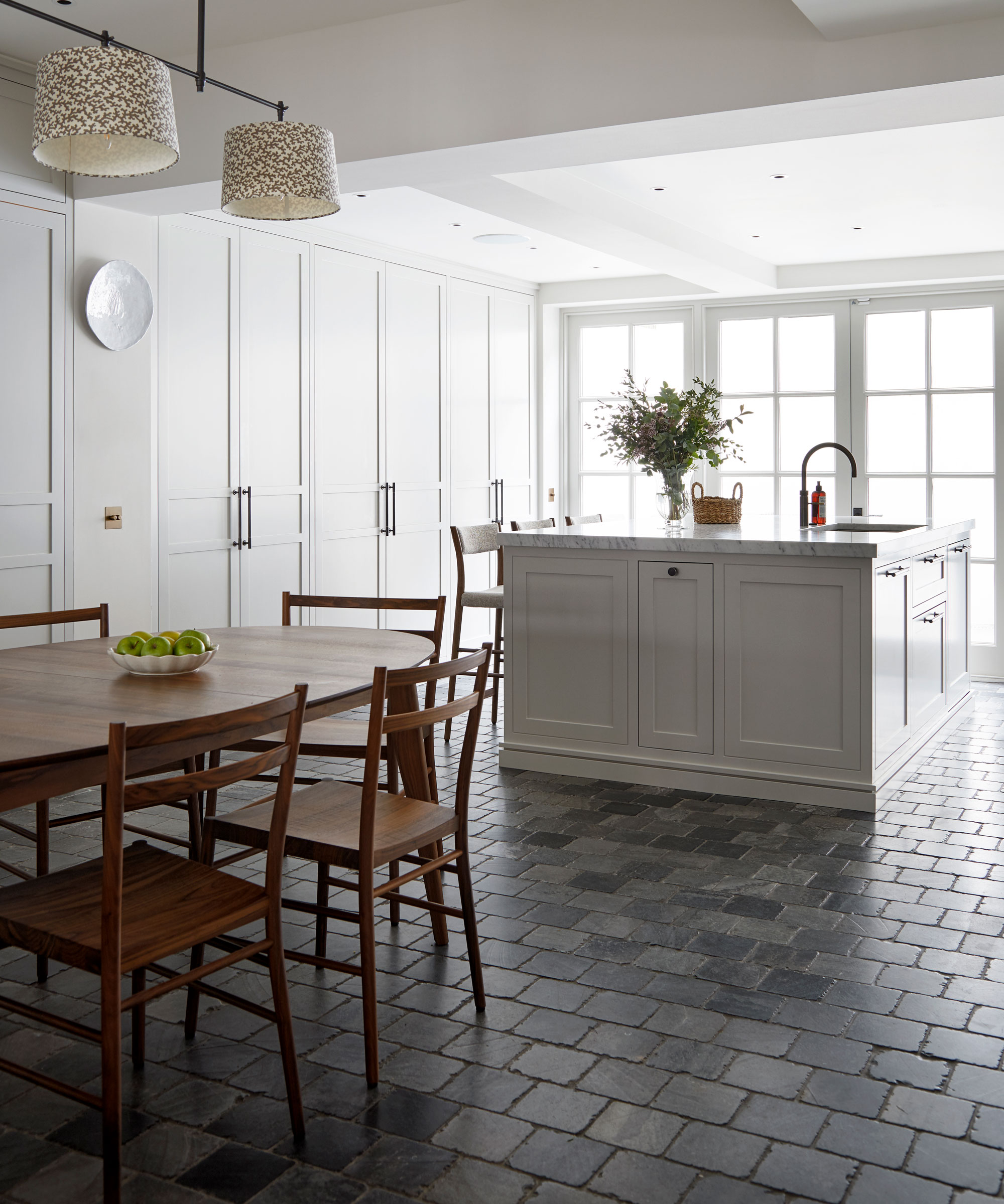 Neutral cuisine in the elegant period London Townhouse