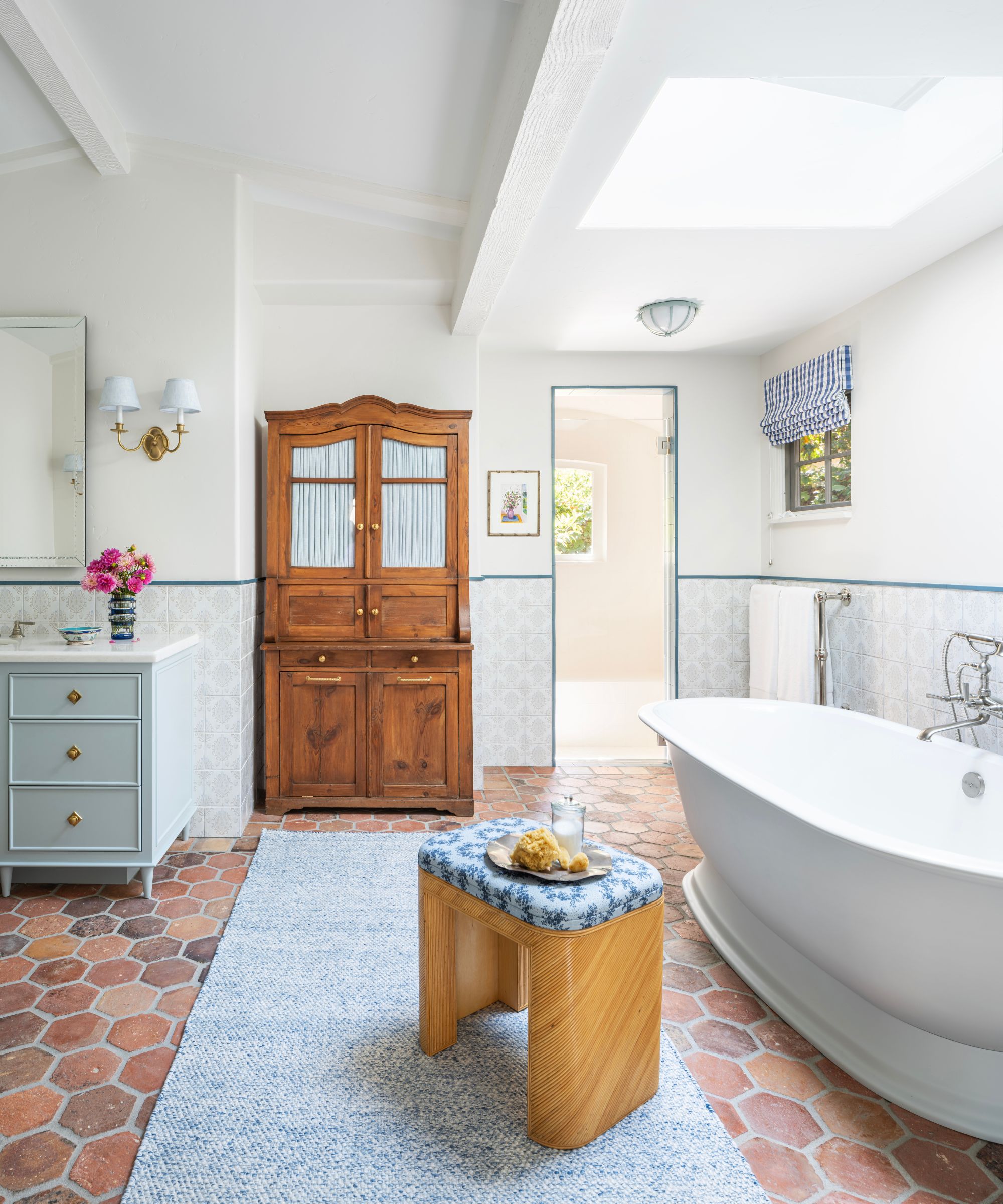 A bathroom with decorative porcelain tiles in a vintage style