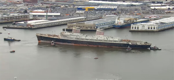 Liner SS United States leaves Philadelphia to start the final journey