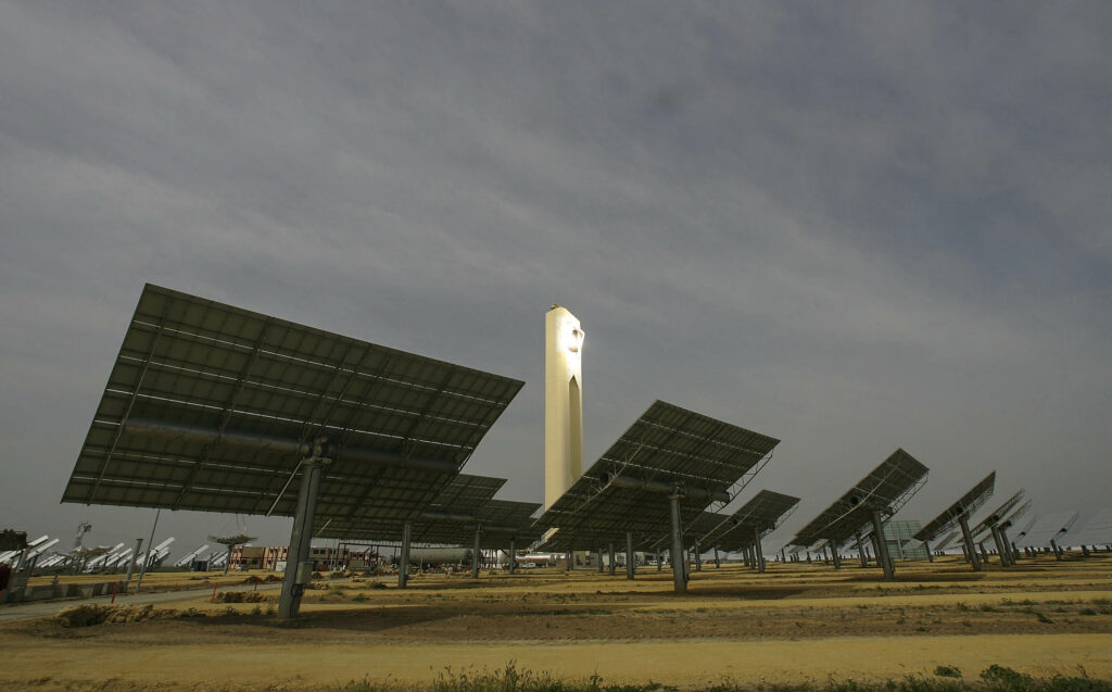 Solar Power Tower to produce enough energy for 180,000 houses