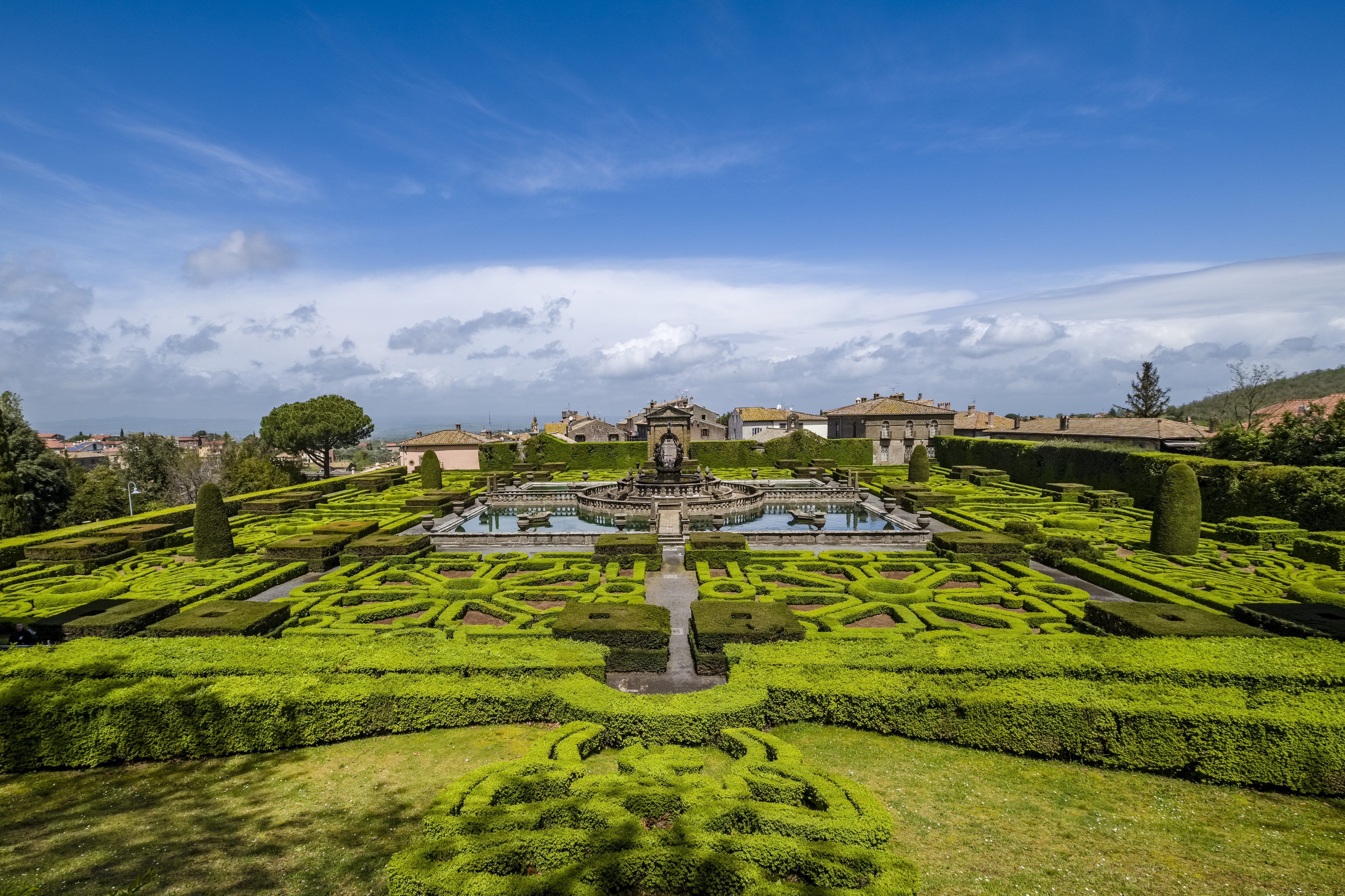 Panoramic view on the garden of Villa Lantes with fountain and hedges.