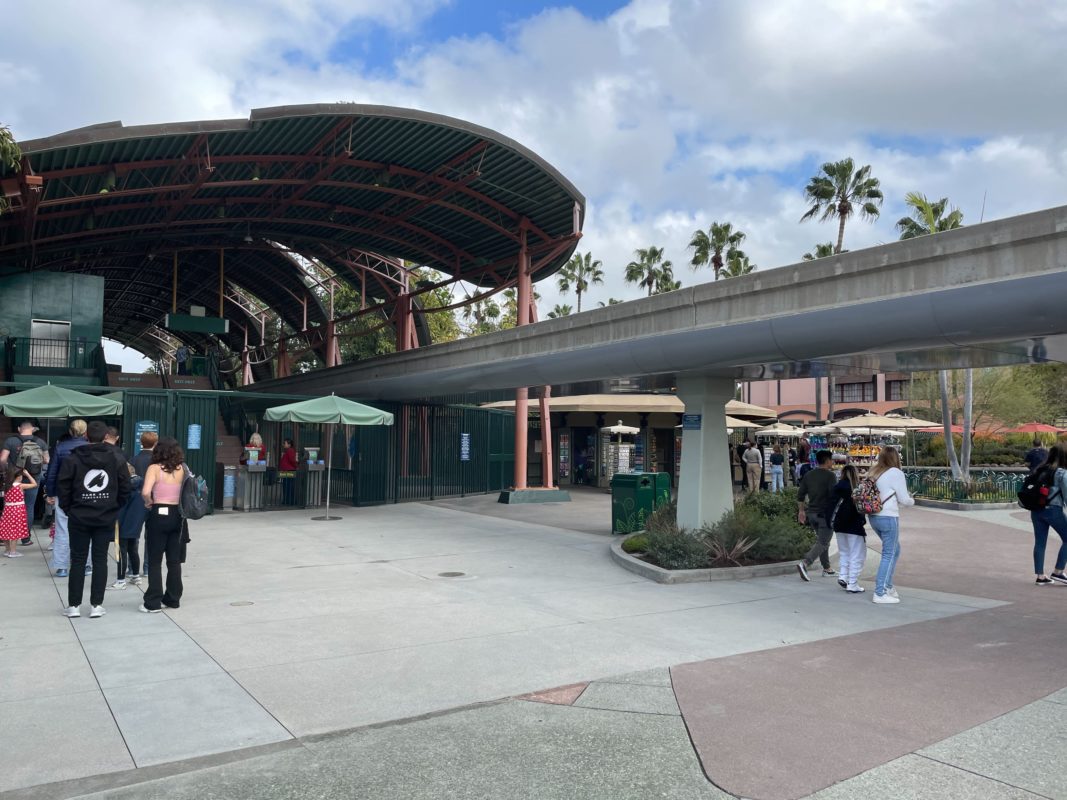 Video: Renovated in downtown Disney, which is now open while Monorail returns to the service