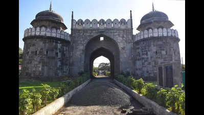 Experts and historical lovers who compete in front of landscaping plans near historical city gates in Chhatrapati Sambhajinagar