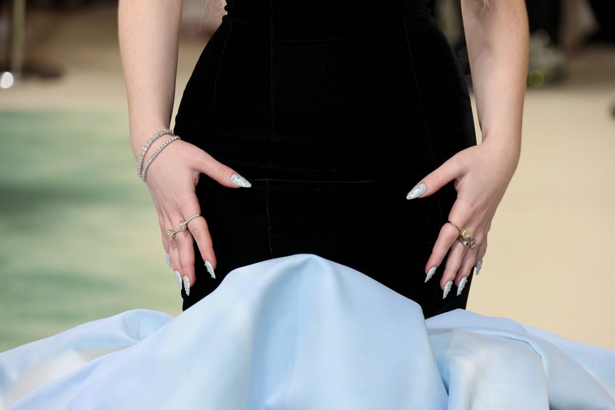 MET GALA NAGELDESIGS: Sabrina Carpenter