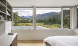 The bedrooms on the upper floor have a look at the landscape and the sufficient built -in mill.