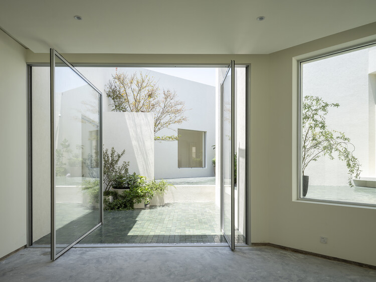 Su Yuan, house and garden / studio Deshaus - interior photography, concrete