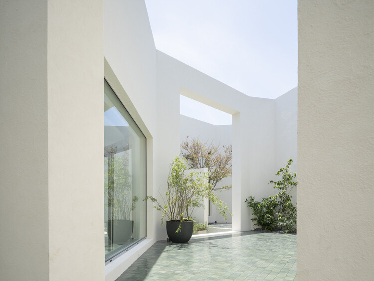 Su Yuan, house and garden / studio Deshaus - interior photography, courtyard