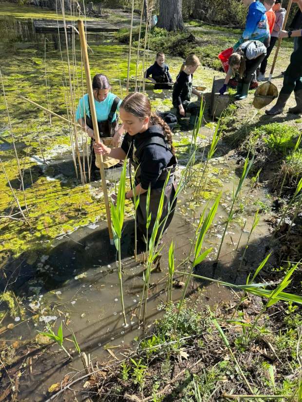 The day showed a pond study under the direction of Melissa Kivel from the friends of St. Clair River, a schnitzel hunt, a funny snack and a game center. (With the kind permission of Nikki Degowske/Facebook)