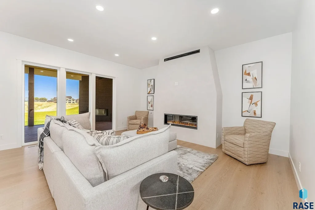 Brand new luxury house in Tea-Low with intelligent design, impressive upgrades