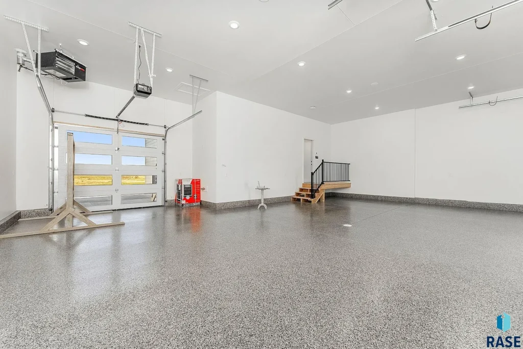 Brand new luxury house in Tea-Low with intelligent design, impressive upgrades