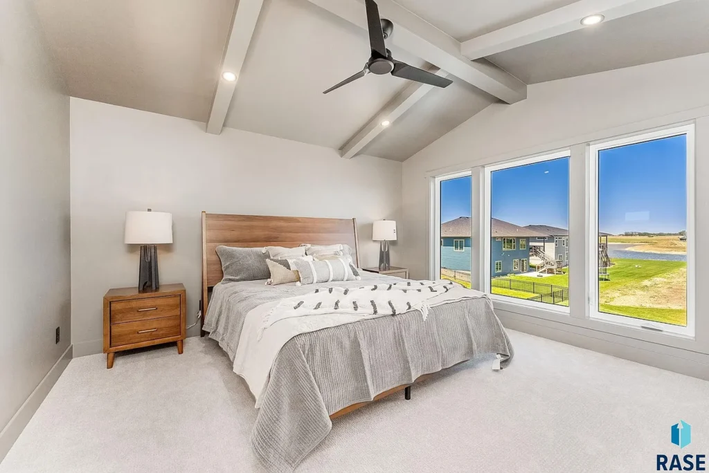 Brand new luxury house in Tea-Low with intelligent design, impressive upgrades