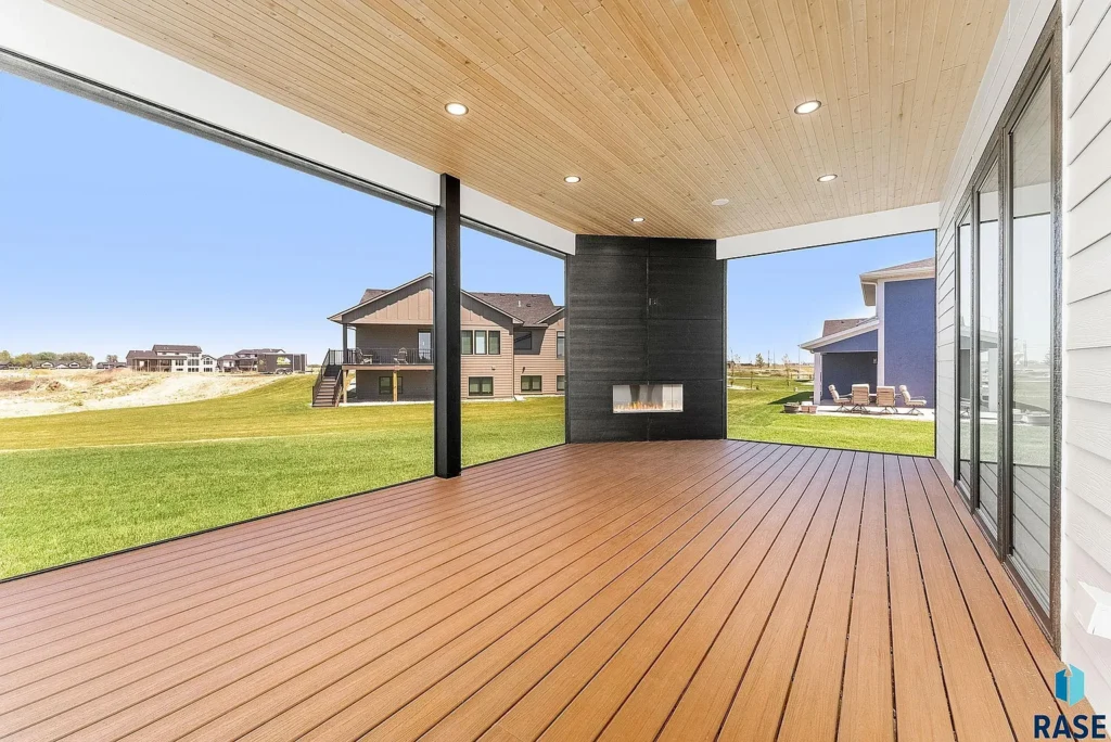 Brand new luxury house in Tea-Low with intelligent design, impressive upgrades