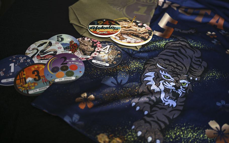 On a tablecloth with a tiger there are colorful car sticker pull pictures.