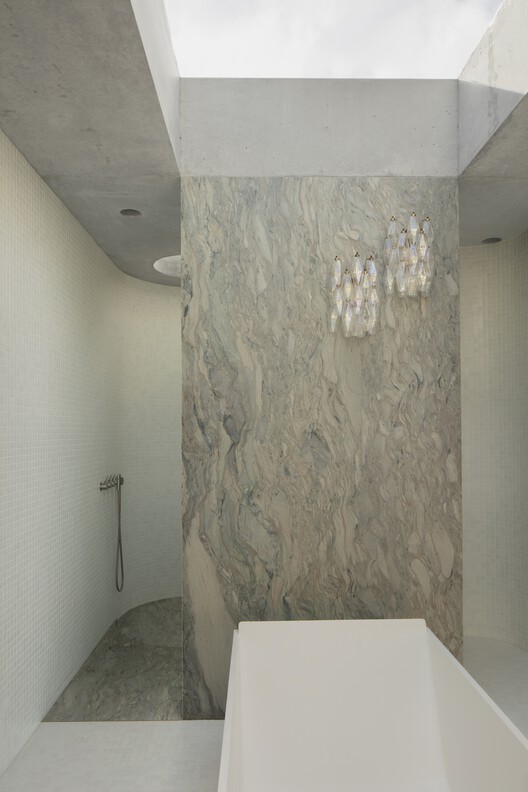 New Castle / Anthony St. John Parsons - interior photography, bathroom, concrete