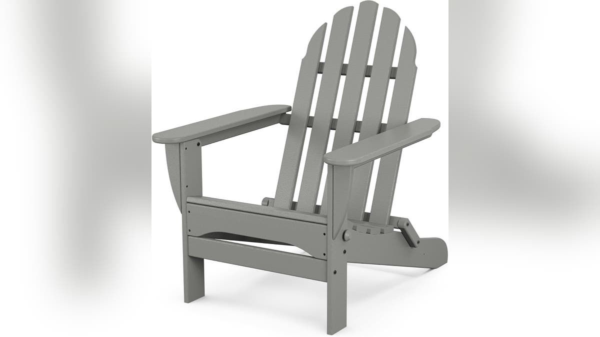This adirondack chair made of recycled plastic wood offers the timeless attraction of wood without maintenance.