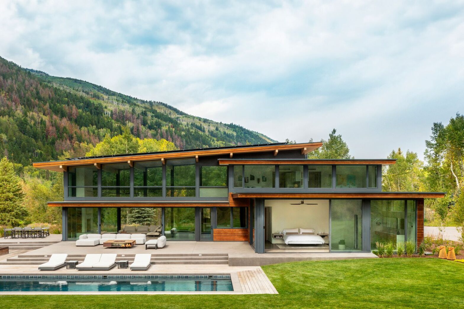 A house in Aspen Valley is preparing the stage for its breathtaking landscape - and a better approach to construction
