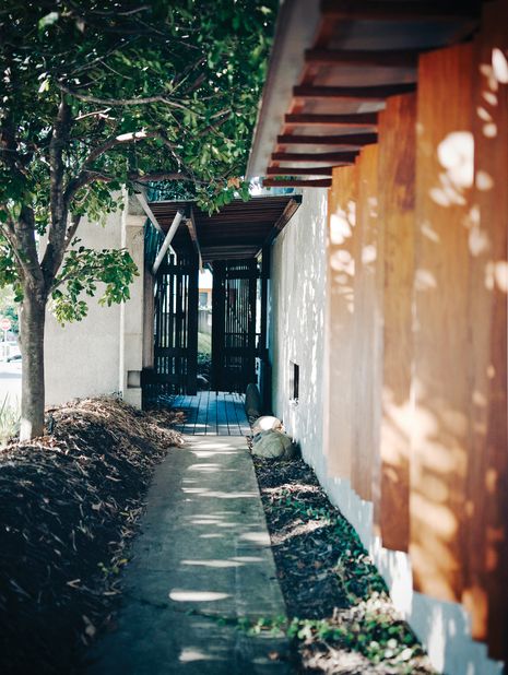 D House (2000, Donovan Hill). The entry 