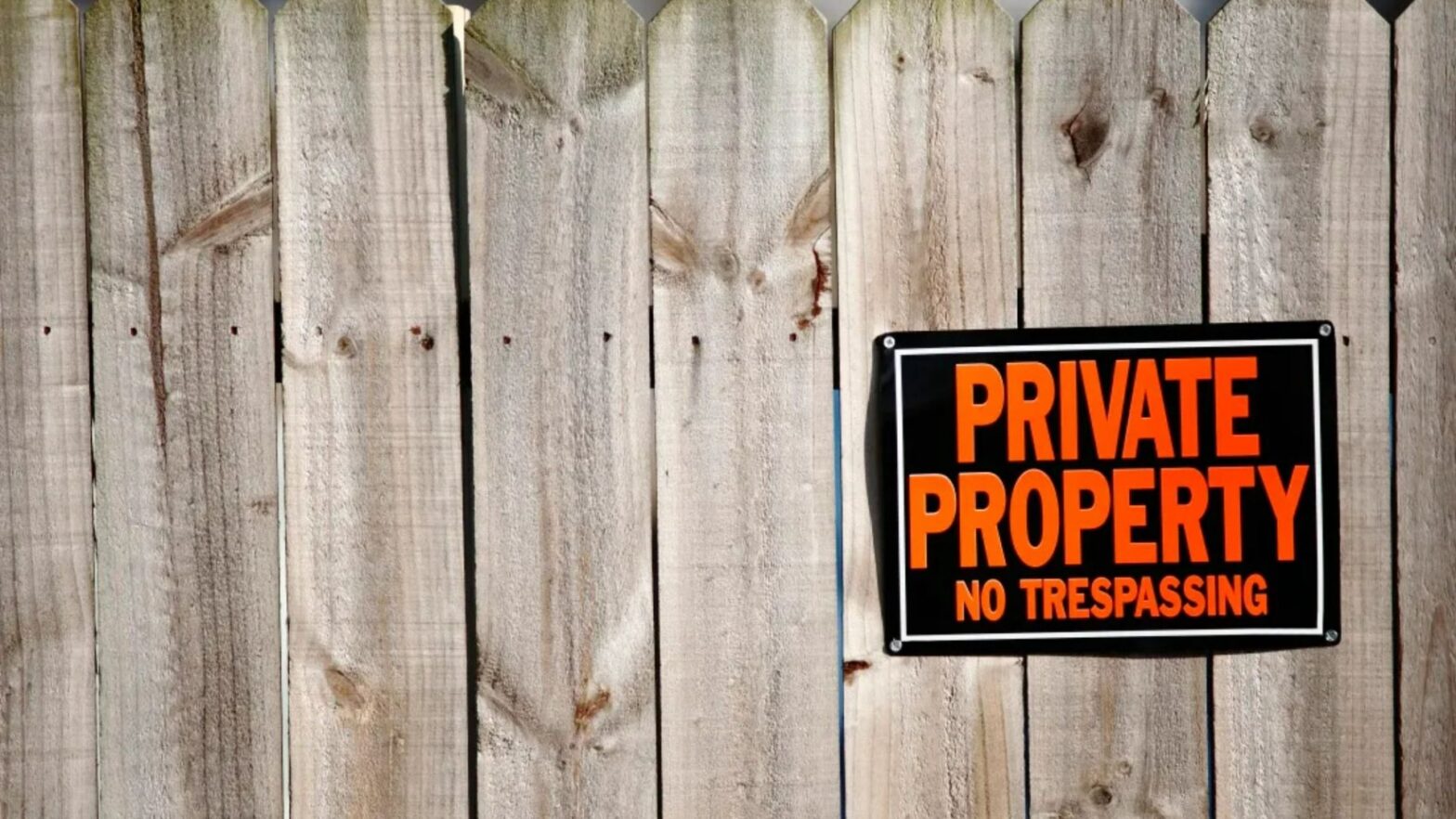 Garden privacy fence error you could get a fine of £ 20,000 - check the latest rules