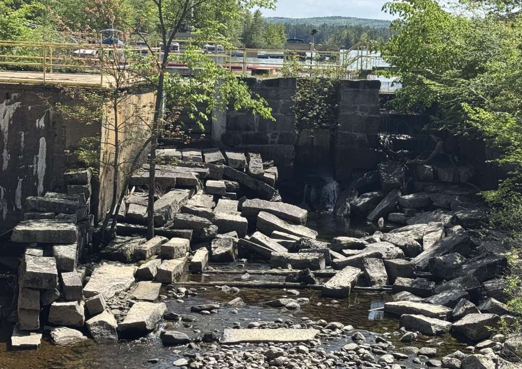 The third electrical gate of the Thompson Lake Dam installed in Oxford