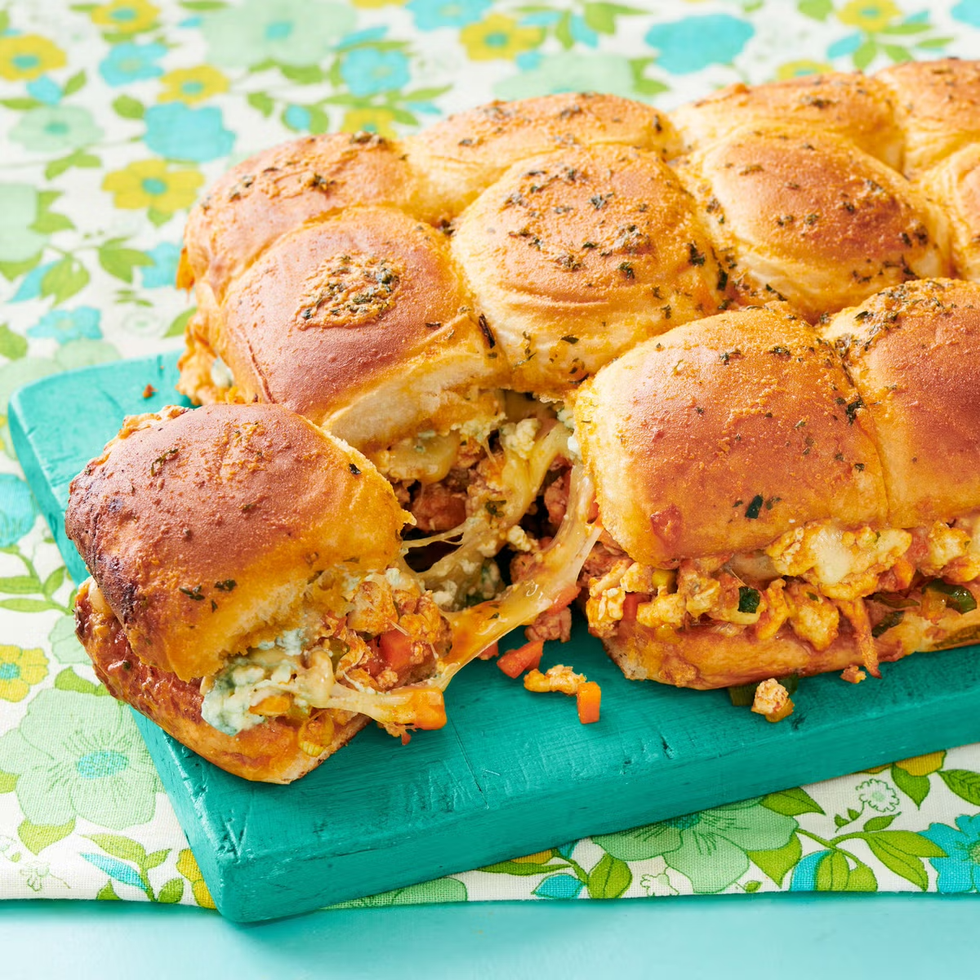 Simple party dinner ideas Easy party food ideas pull buffalo chicken slider apart
