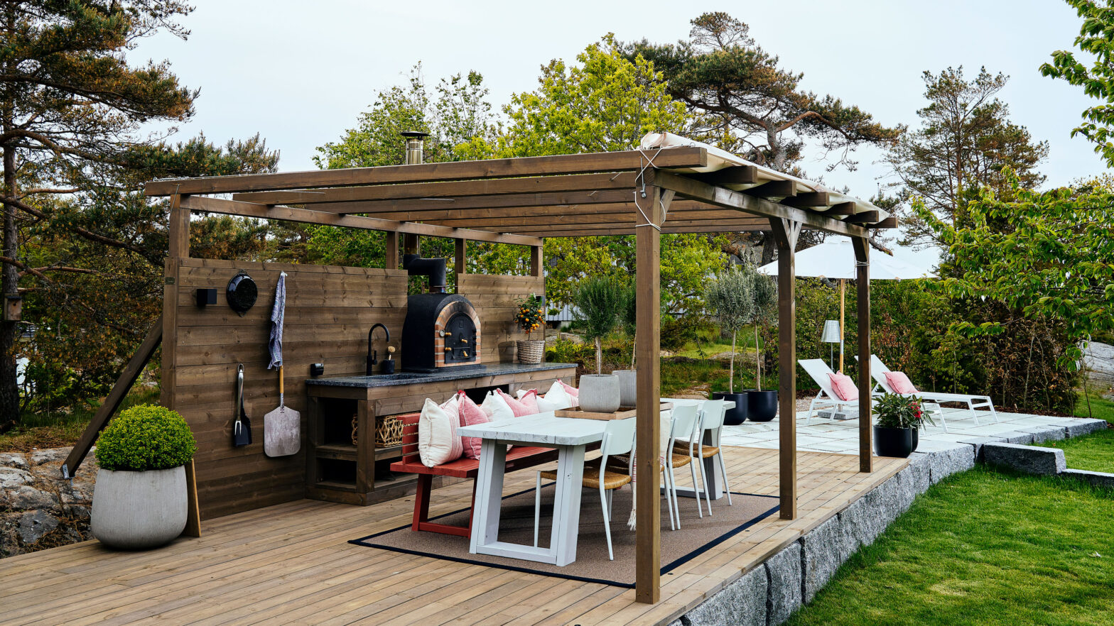 5 stains in a garden that should be in the shade in hot weather | Livingetc