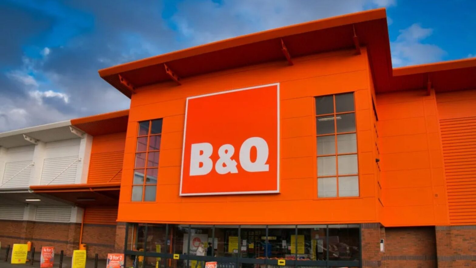 B&Q Slashes Price of £ 15 water decorations that practically correspond to every decor and transforms your garden into a running oasis