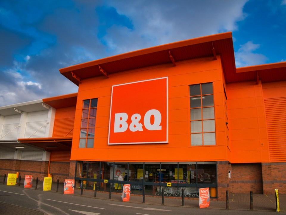 B & Q Store Outer.
