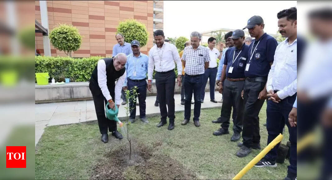 Iim Nagpurs offer to promote the Green Campus initiative | Nagpur News