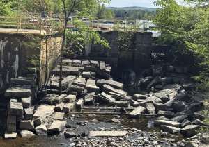 The third electrical gate of the Thompson Lake Dam installed in Oxford