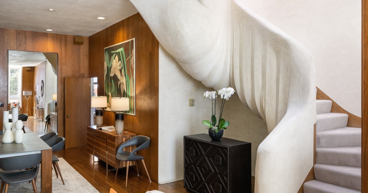 Within the 4.5 million US dollar Sandburg from Cow Hollow