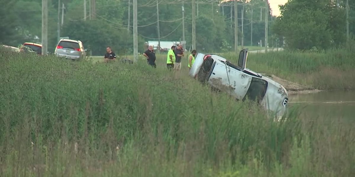 Woman, toddler dead after SUV submerging in the retention pond after crash