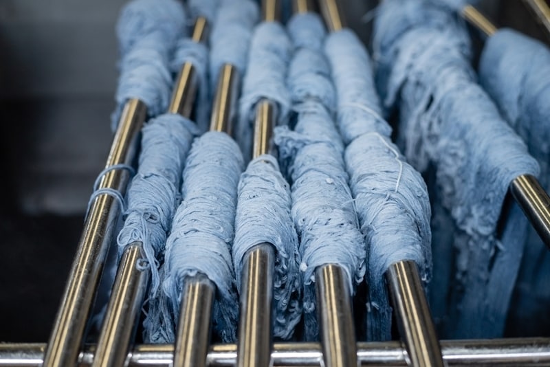 Clean the sky - sustainable wool coloring methods