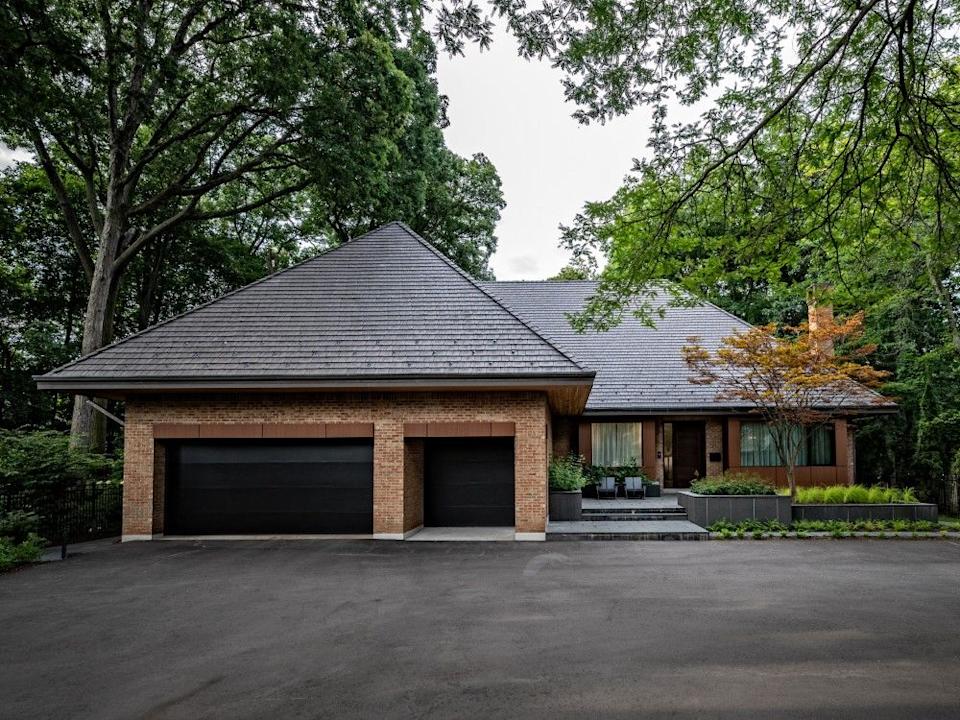 The house had a lot of charm and a great gorge location, but was ready for a refreshment. Enviro-shake shingles and wood-like ACM panels play the original brick facade.