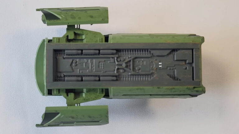 Pfütze jumper model underside