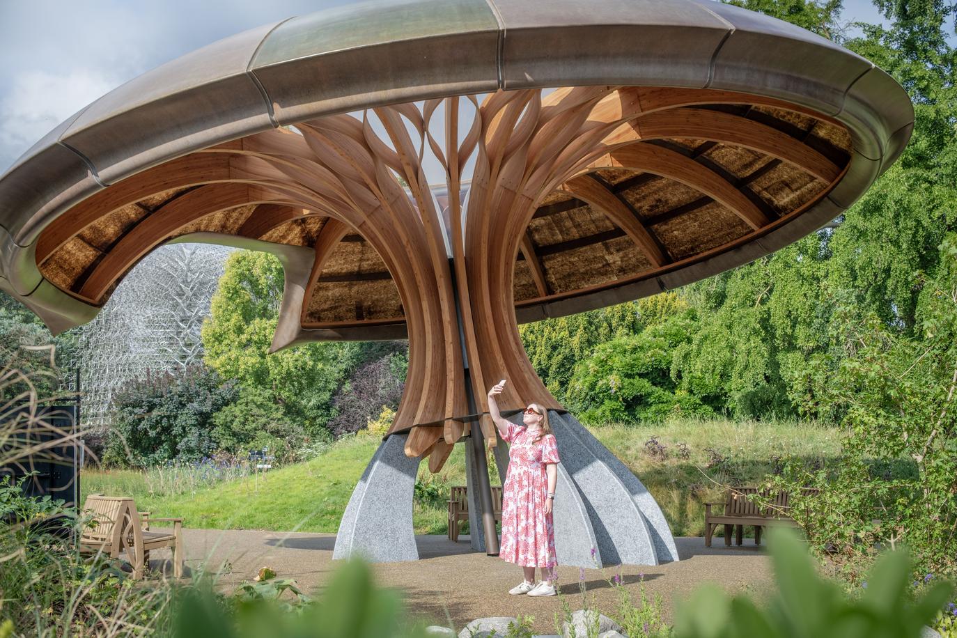 The Carbon Garden of KEW is striking because it combines the disciplines of ecology, design and public commitment.