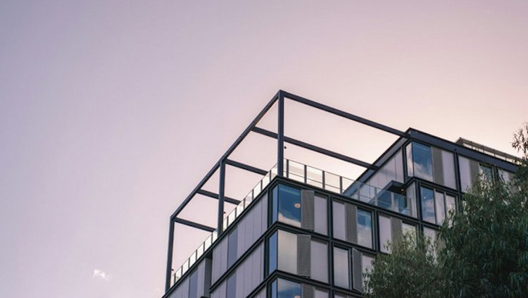 Commercial companies in 2025: security solutions and external improvements that strengthen commercial properties