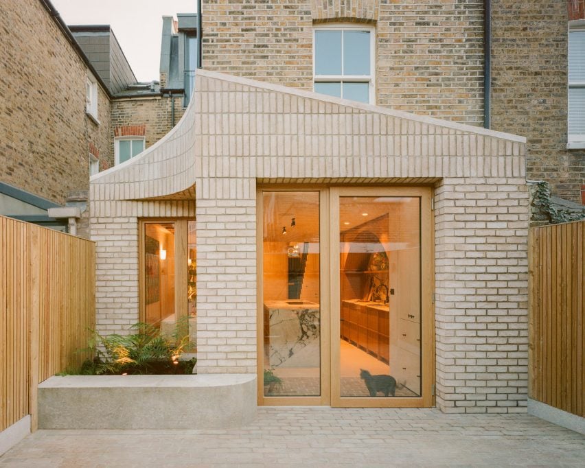 Sobremesa House Extension and renovation in London by Studio MCW