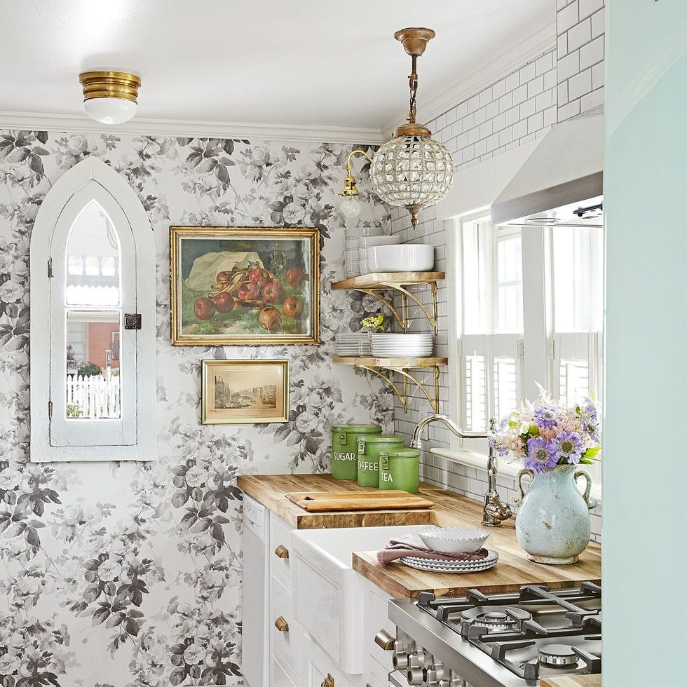 A floral wallpaper in a pretty white cuisine