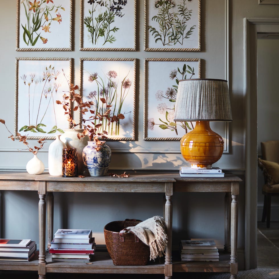 Upton consolent table and Yiran table lamp