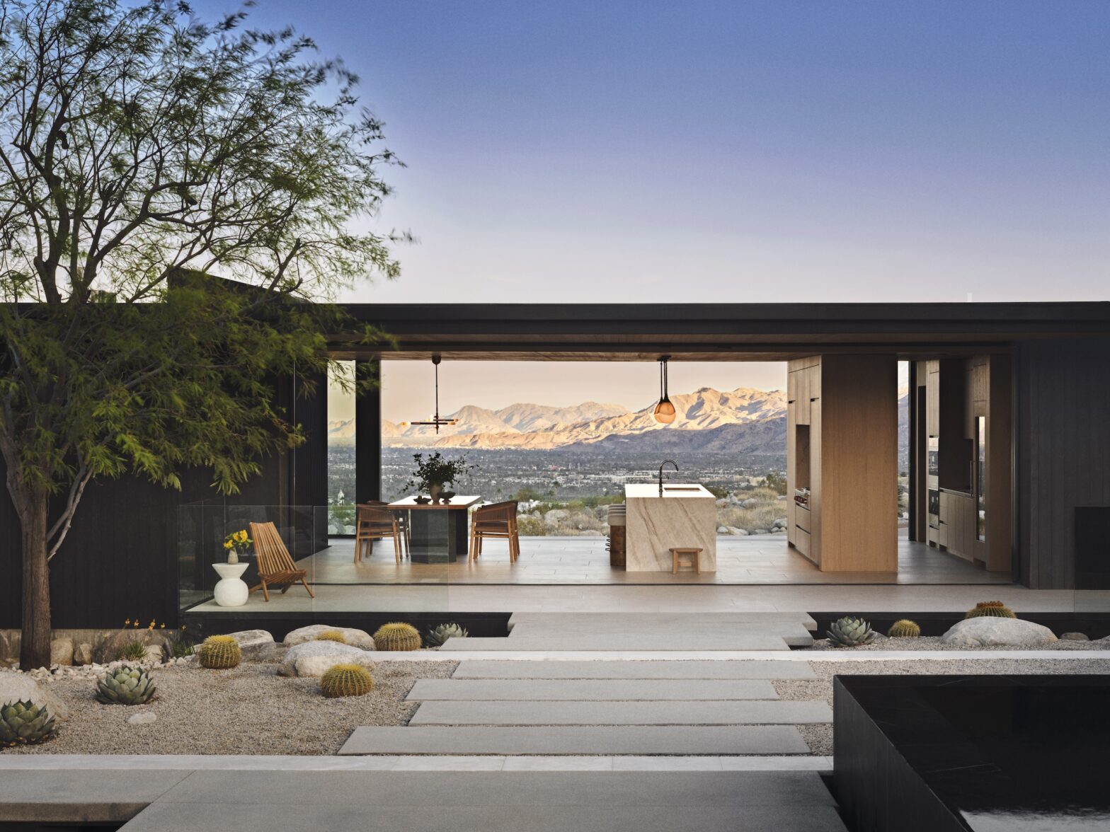 Visit a film -modern desert house in Palm Springs, California